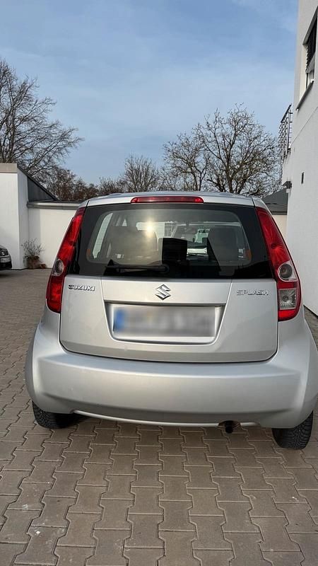 Gebraucht Suzuki Splash 86 PS (63 kW) 2010 Silber Kleinwagen