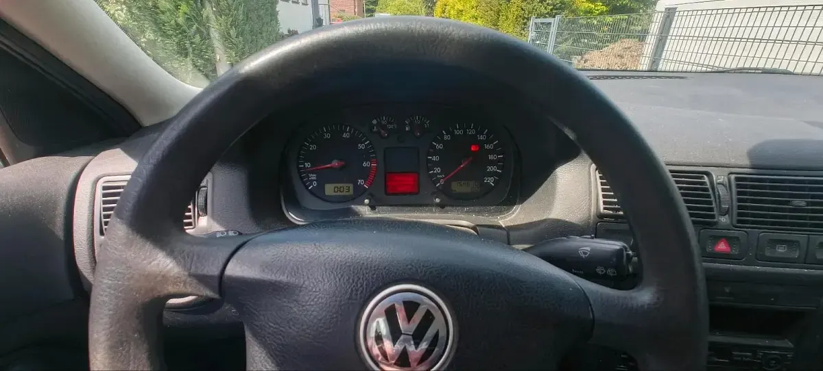 Second-hand VW Golf IV 75 CP (55 kW) 2000 Verde Berlinǎ
