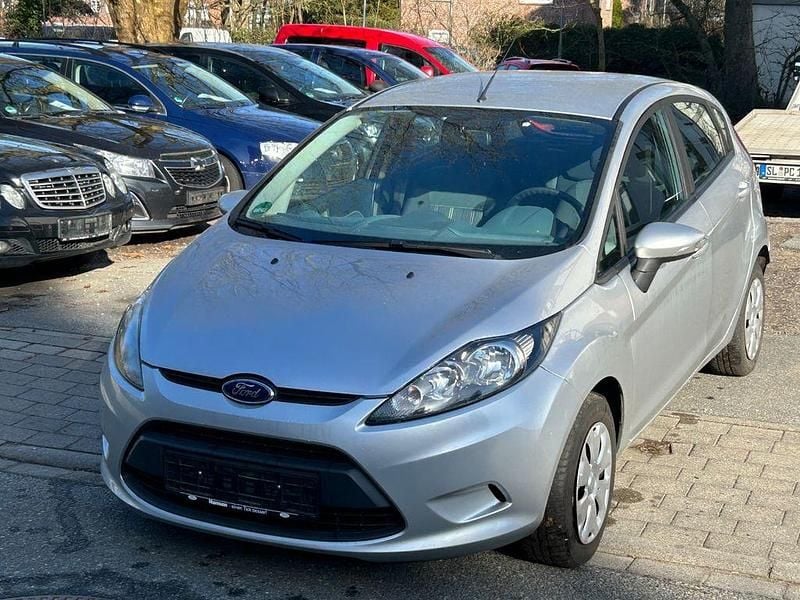 Gebraucht Ford Fiesta Trend 82 PS (60 kW) 2009 Silber Kleinwagen
