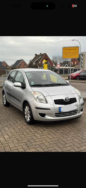 Silber Gebraucht 2007 Toyota Yaris Kleinwagen | 3.650 € (Guter Preis) - Bild 1/4