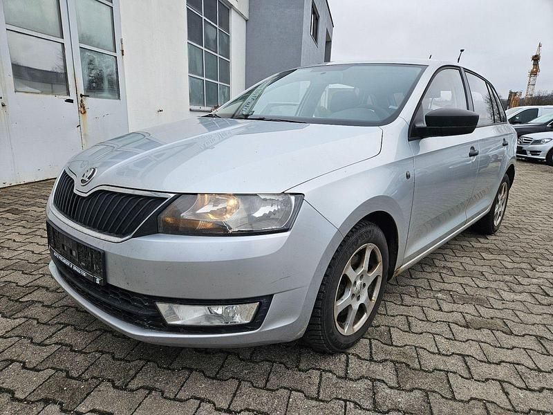 Silber Gebraucht 2015 Skoda Rapid Active Kombi | 4.400 € (Fairer Preis) - Bild 1/4