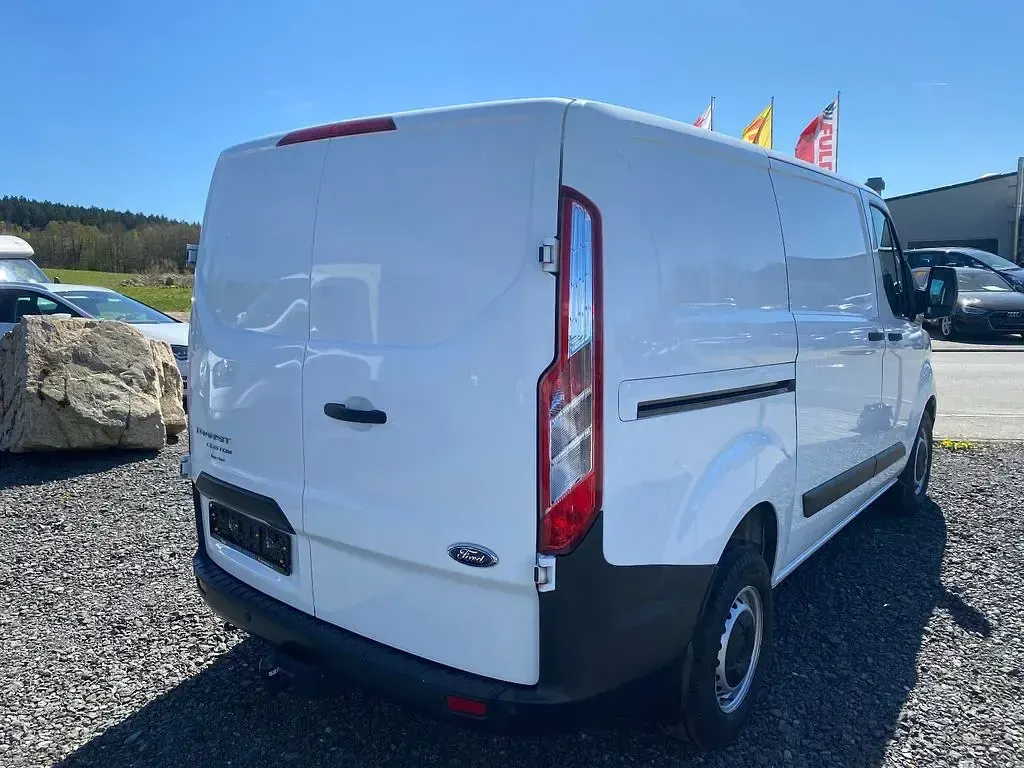 Second-hand Ford Transit Custom 105 CP (77 kW) 2021 Alb Monovolum