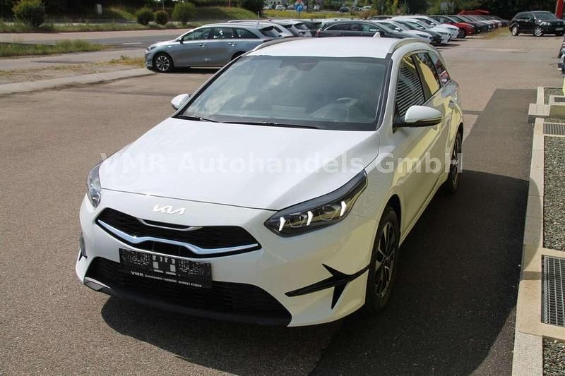 Neu Kia Ceed Sportswagon 140 PS (102 kW) 2025 Weiß Kombi