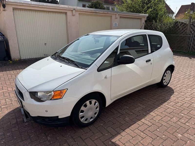 Gebraucht Mitsubishi Colt 75 PS (55 kW) 2013 Weiß Kleinwagen