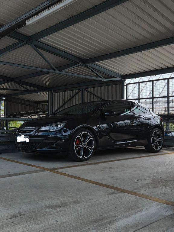 Schwarz Gebraucht 2012 Opel Astra GTC Edition Coupé | 6.000 € (Teuer) - Bild 1/1