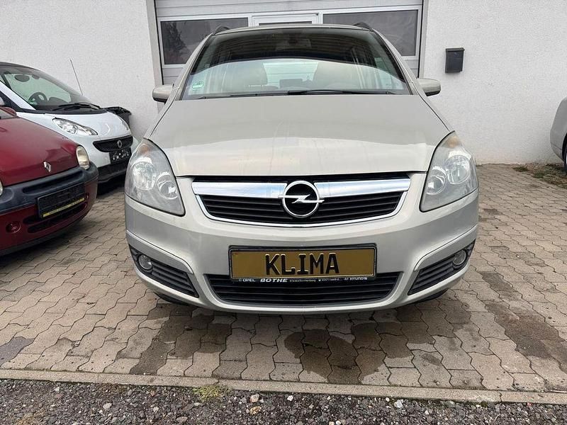 Silber Gebraucht 2006 Opel Zafira Edition Van / Kleinbus | 1.999 € (Etwas zu teuer) - Bild 1/4