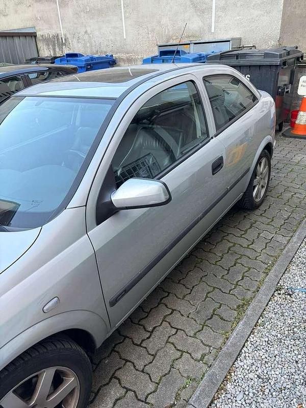 Gebraucht Opel Astra 136 PS (100 kW) 1998 Silber Limousine