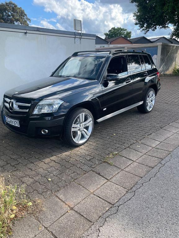 Schwarz Gebraucht 2009 Mercedes GLK220 SUV | 8.300 € (Etwas zu teuer) - Bild 1/3