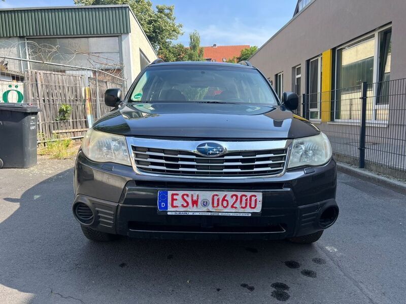Grau Gebraucht 2008 Subaru Forester Active SUV | 3.400 € (Fairer Preis) - Bild 1/4