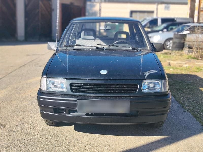 Usado Opel Corsa 45 HP (33 kW) 1992 Preto Citadino