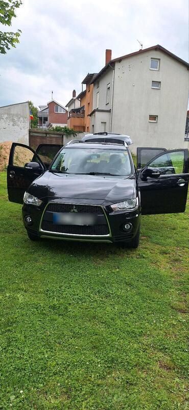 Schwarz Gebraucht 2010 Mitsubishi Outlander Intense SUV | 8.800 € (Teuer) - Bild 1/4
