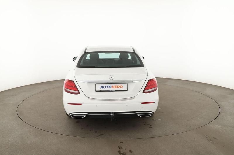 Gebraucht Mercedes E200 Avantgarde 160 PS (117 kW) 2019 Weiß Limousine