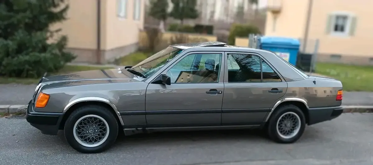 Gebraucht Mercedes E260 160 PS (117 kW) 1986 Grau Limousine