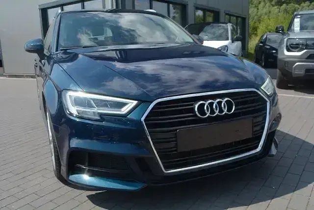 Gebraucht Audi A3 Sport 116 PS (85 kW) 2018 Blau Limousine