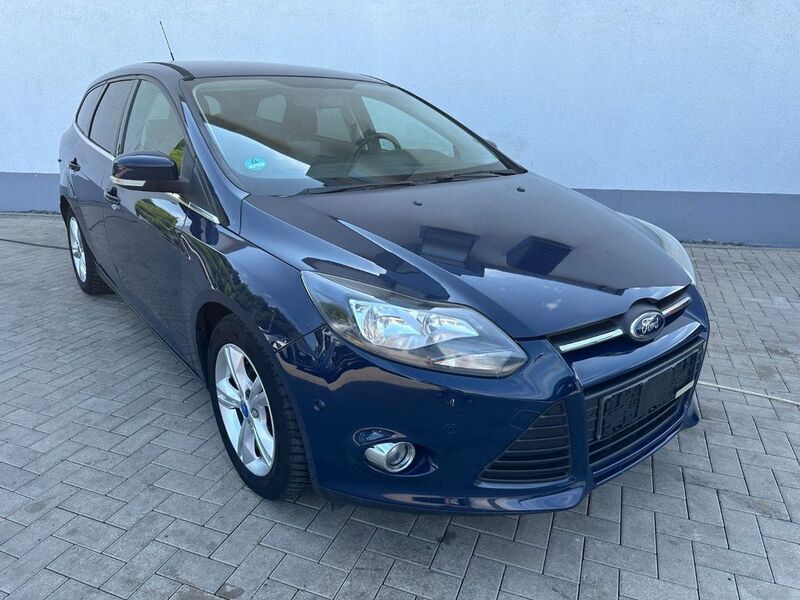 Blau Gebraucht 2012 Ford Focus Champions Edition Limousine | 3.900 € (Guter Preis) - Bild 1/4