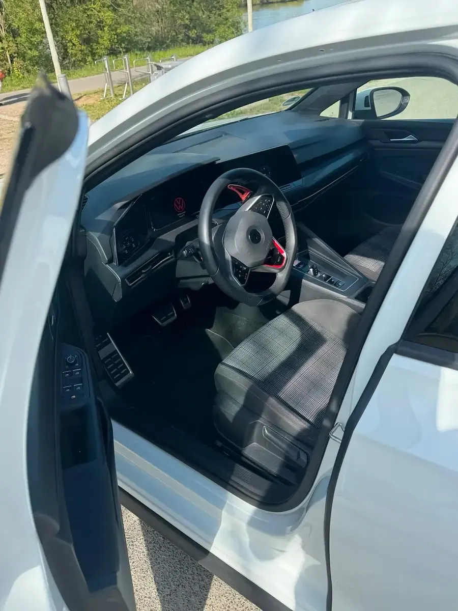 Gebraucht VW Golf VIII GTI 245 PS (180 kW) 2021 Weiß Limousine