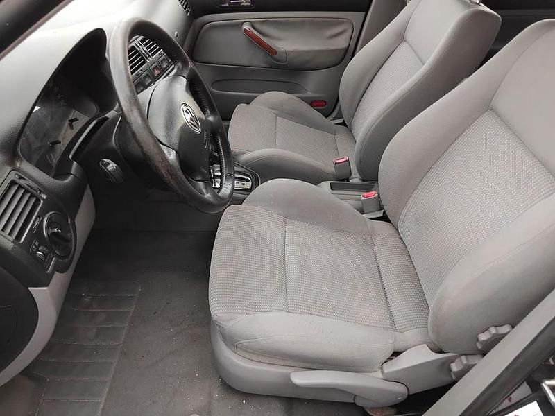 Gebraucht VW Bora 116 PS (85 kW) 2000 Blau Limousine