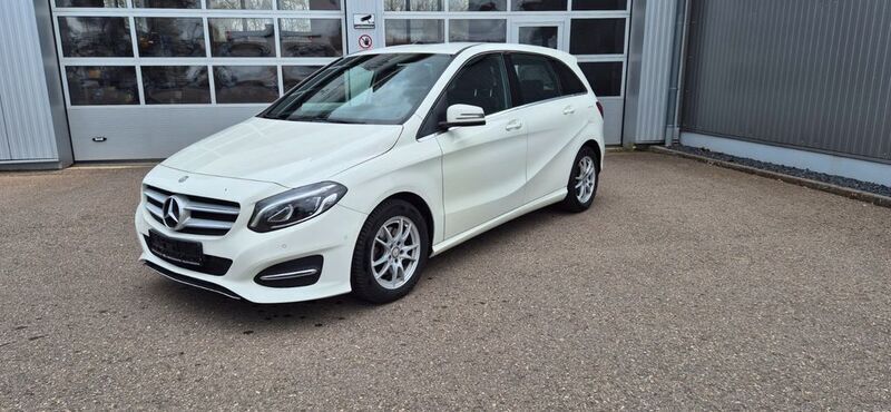 Gebraucht Mercedes B200 156 PS (114 kW) 2017 Weiß Van / Kleinbus