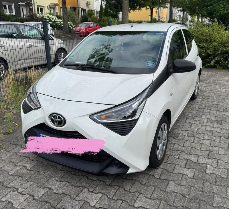 Weiß Gebraucht 2020 Toyota Aygo Kleinwagen | 8.600 € (Guter Preis) - Bild 1/3