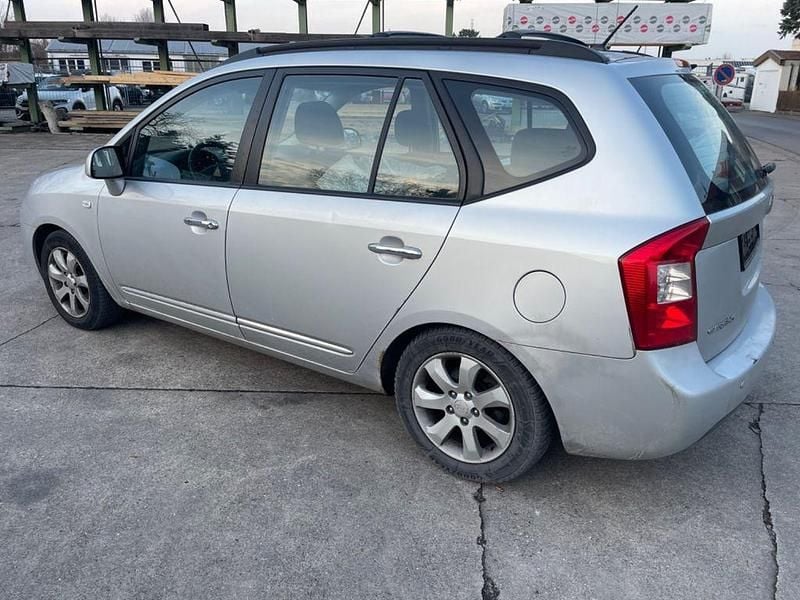 Gebraucht Kia Carens EX 144 PS (105 kW) 2008 Silber Van / Kleinbus