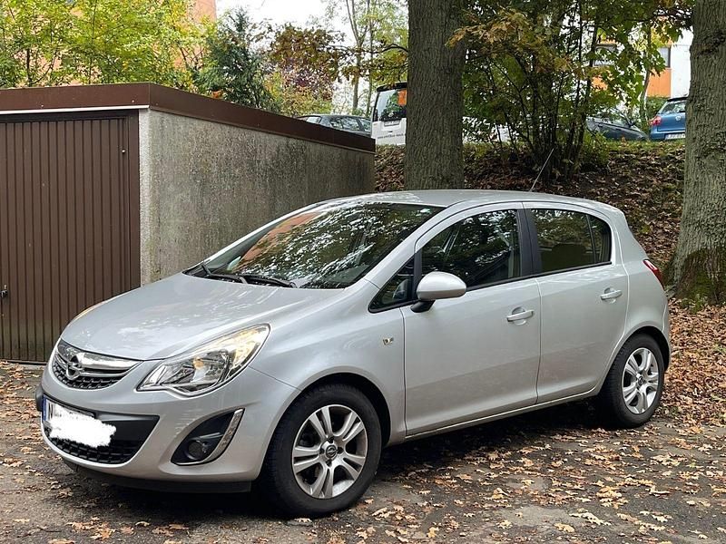 Silber Gebraucht 2013 Opel Corsa Cosmo Kleinwagen | 5.999 € (Fairer Preis) - Bild 1/4