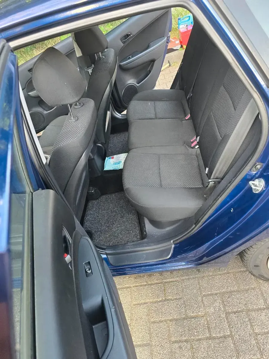 Gebraucht Hyundai i30 109 PS (80 kW) 2010 Blau Limousine