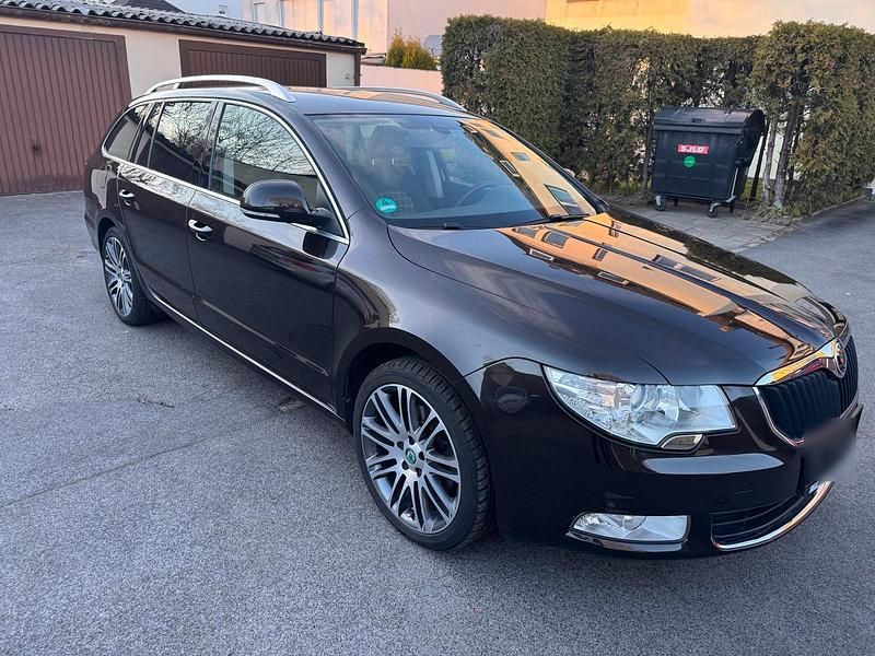 Gebraucht Skoda Superb 125 PS (91 kW) 2012 Kombi