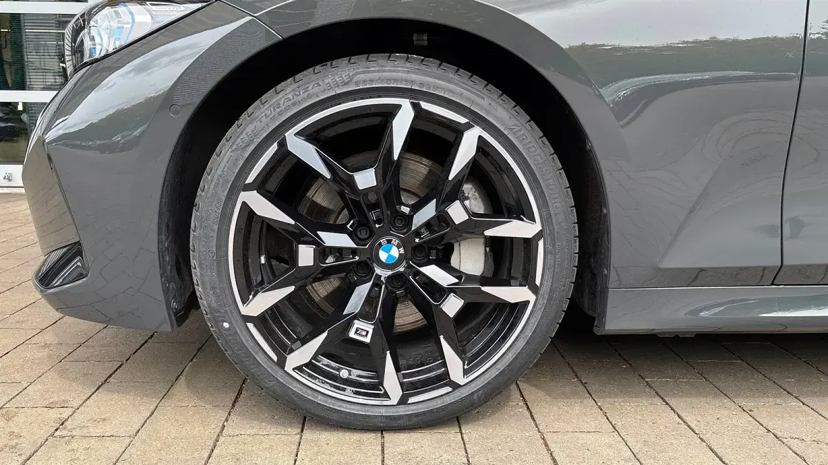 Gebraucht BMW 330 Comfort Edition 245 PS (180 kW) 2025 Bmw individual dravitgrau metal Kombi
