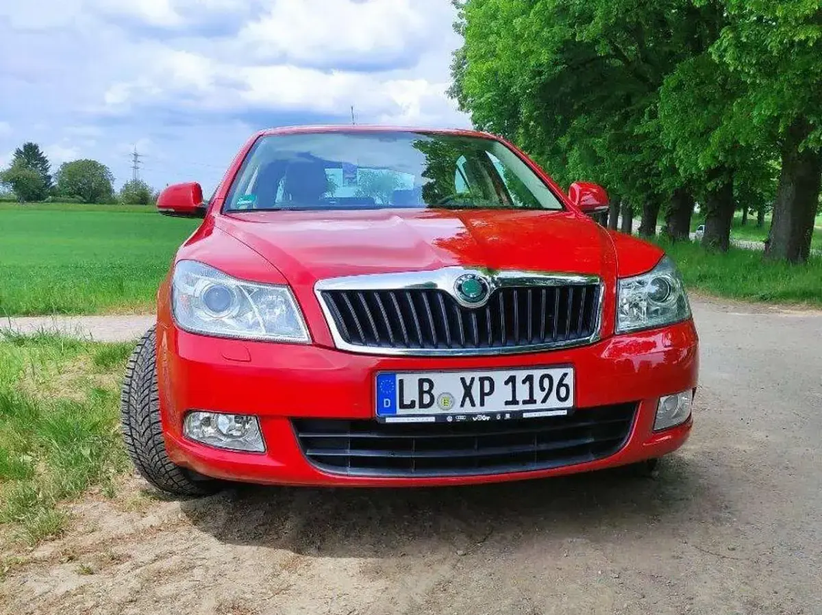 Używany Skoda Octavia Elegance 105 KM (77 kW) 2012 Czerwony Sedan/Limuzyna