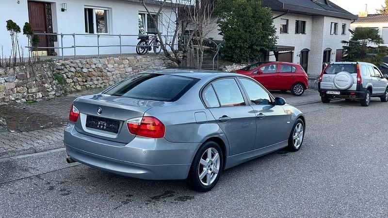 Gebraucht BMW 320 150 PS (110 kW) 2006 Grau Limousine