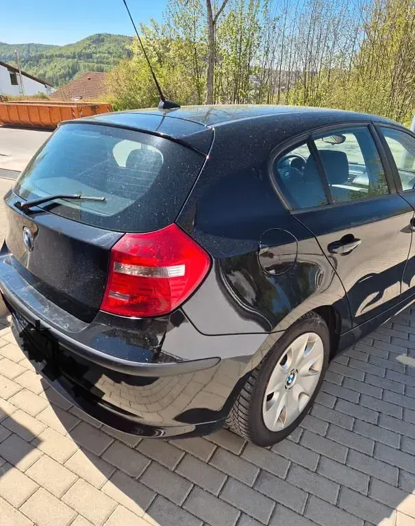 Second-hand BMW 116 122 CP (89 kW) 2009 Negru Hatchback