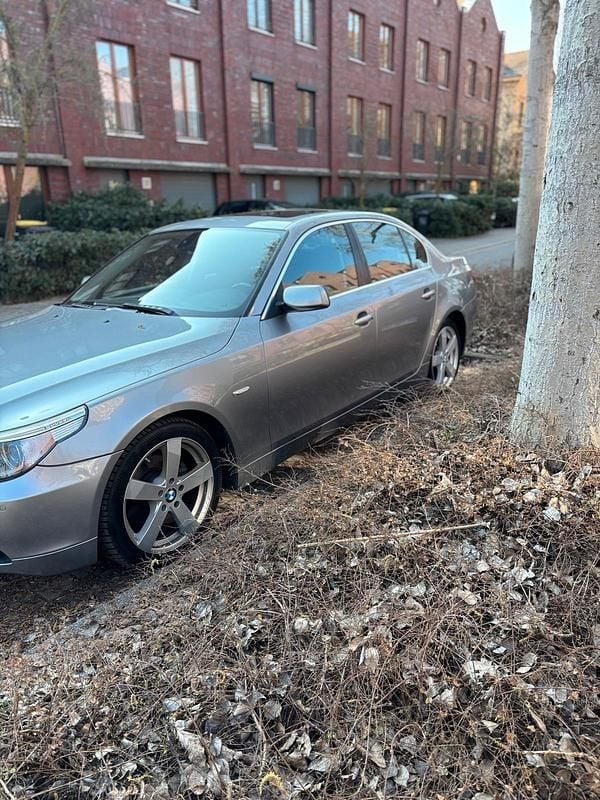 Gebraucht BMW 523 177 PS (130 kW) 2006 Grau Limousine