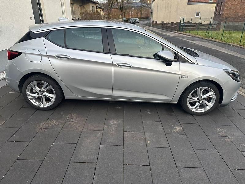 Gebraucht Opel Astra Dynamic 125 PS (91 kW) 2017 Silber Limousine