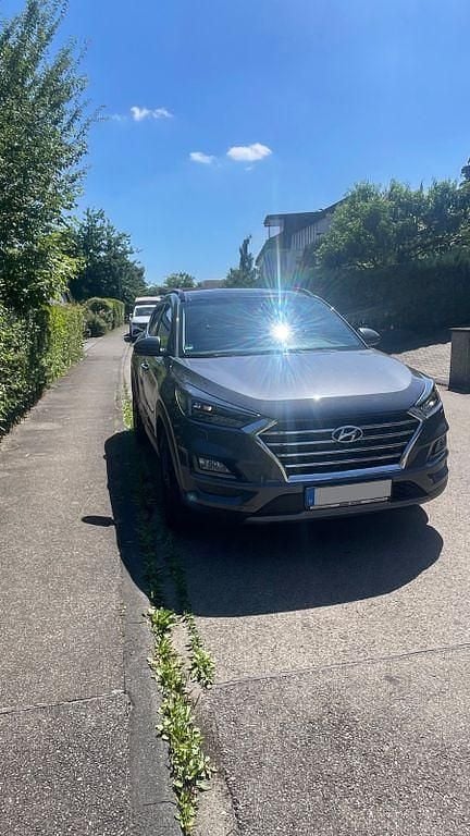 Grau Gebraucht 2020 Hyundai Tucson Premium SUV | 25.900 € (Fairer Preis) - Bild 1/4