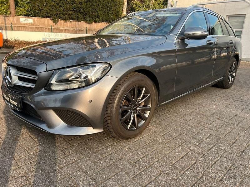 Gebraucht Mercedes C220 194 PS (142 kW) 2019 Grau Kombi