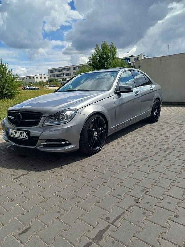 Grau Gebraucht 2014 Mercedes C220 Limousine | 13.500 € (Guter Preis) - Bild 1/4