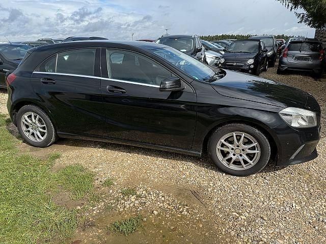 Gebraucht Mercedes A180 122 PS (89 kW) 2016 Schwarz Limousine