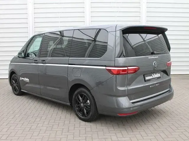 Gebraucht VW Multivan Style 150 PS (110 kW) 2025 Grau Van / Kleinbus