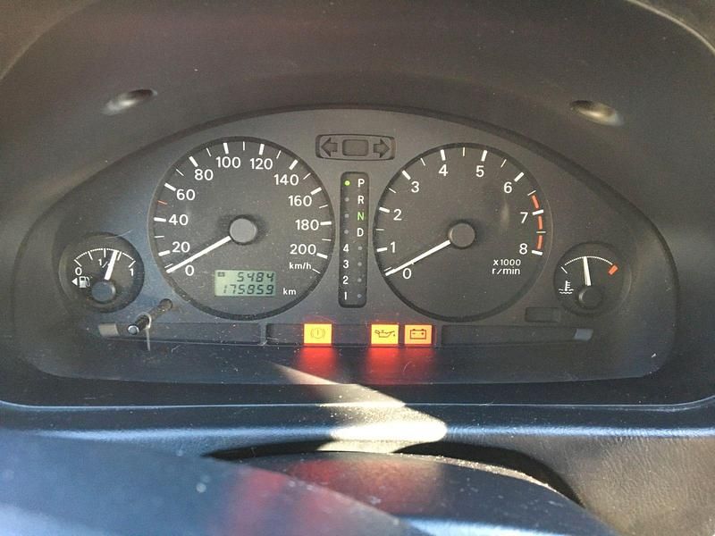 Gebraucht Mitsubishi Space Star 111 PS (81 kW) 2003 Silber Van / Kleinbus