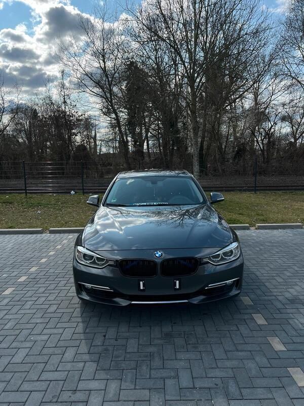 Grau Gebraucht 2013 BMW 330 Luxury Line Limousine | 14.500 € (Fairer Preis) - Bild 1/4