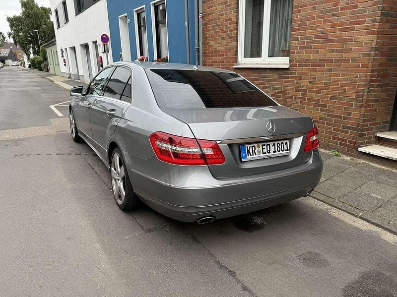 Gebraucht Mercedes E350 231 PS (169 kW) 2009 Grau Limousine