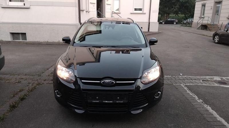Gebraucht 2012 Ford Focus Titanium Limousine | 2.899 € (Superpreis) - Bild 1/4