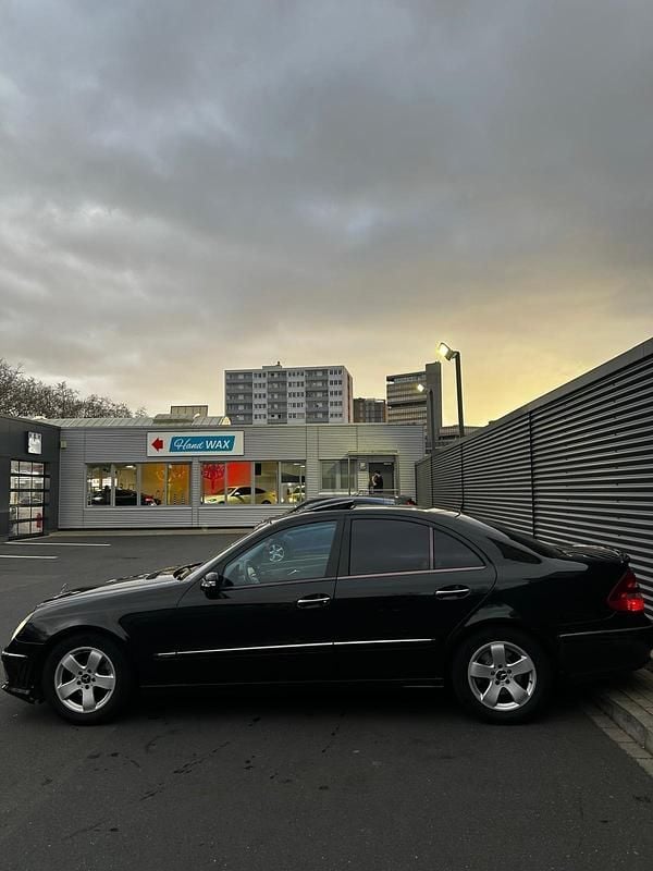 Gebraucht Mercedes E240 177 PS (130 kW) 2005 Schwarz Limousine