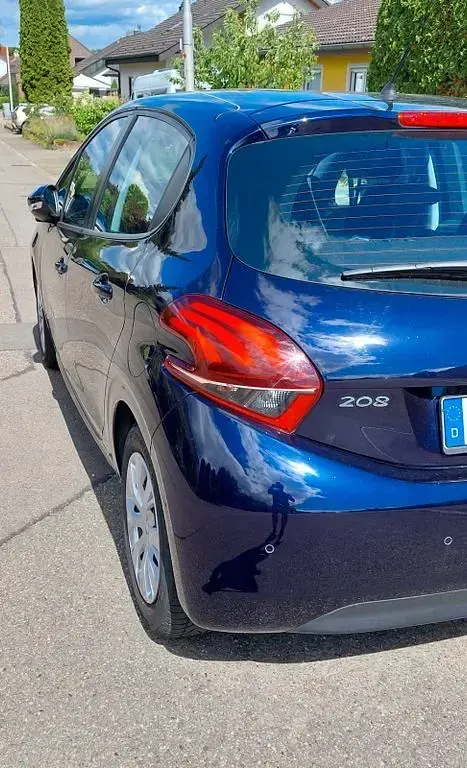 Gebraucht Peugeot 208 Active 83 PS (61 kW) 2018 Blau Kleinwagen