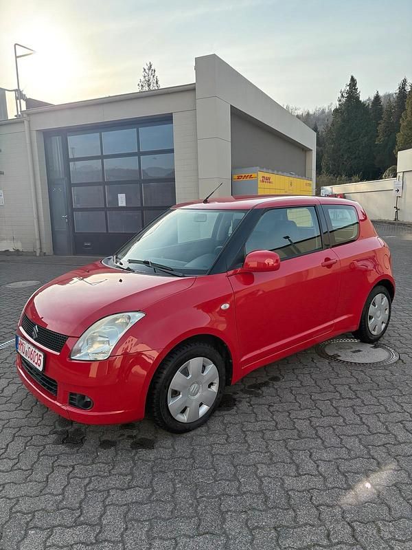 Gebraucht Suzuki Swift 92 PS (67 kW) 2009 Rot Kleinwagen