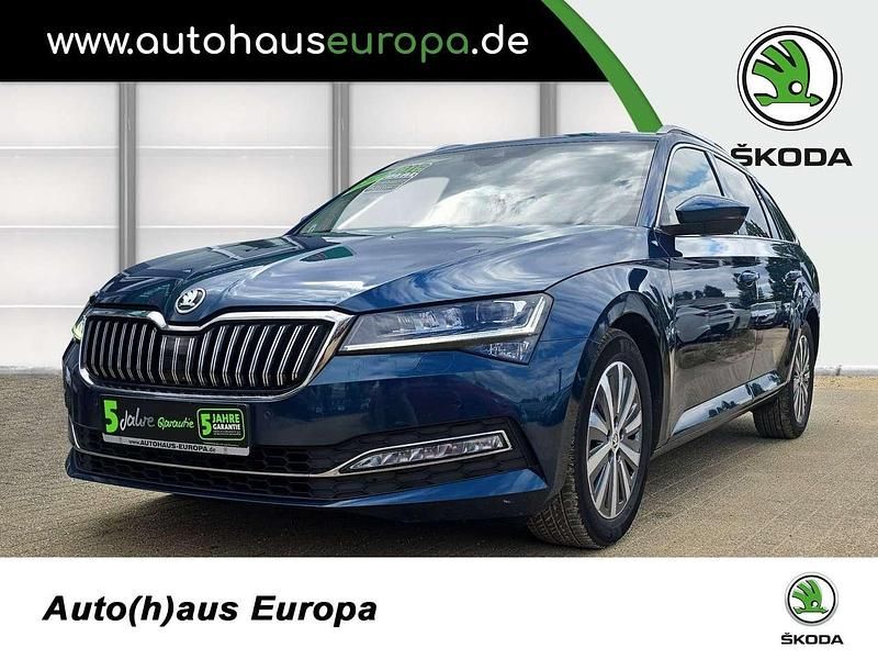 Lavablau metallic Gebraucht 2021 Skoda Superb Style Kombi | 21.450 € (Fairer Preis) - Bild 1/4