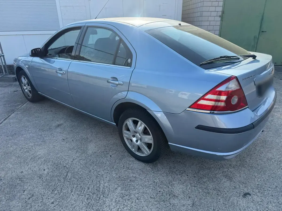 Gebraucht Ford Mondeo 125 PS (91 kW) 2006 Silber Limousine