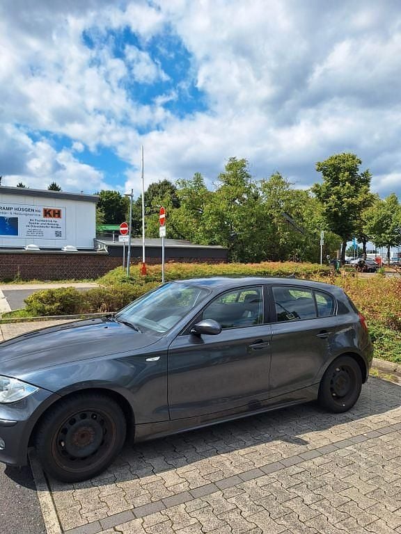 Grau Gebraucht 2006 BMW 120 Kleinwagen | 2.900 € (Fairer Preis) - Bild 1/4