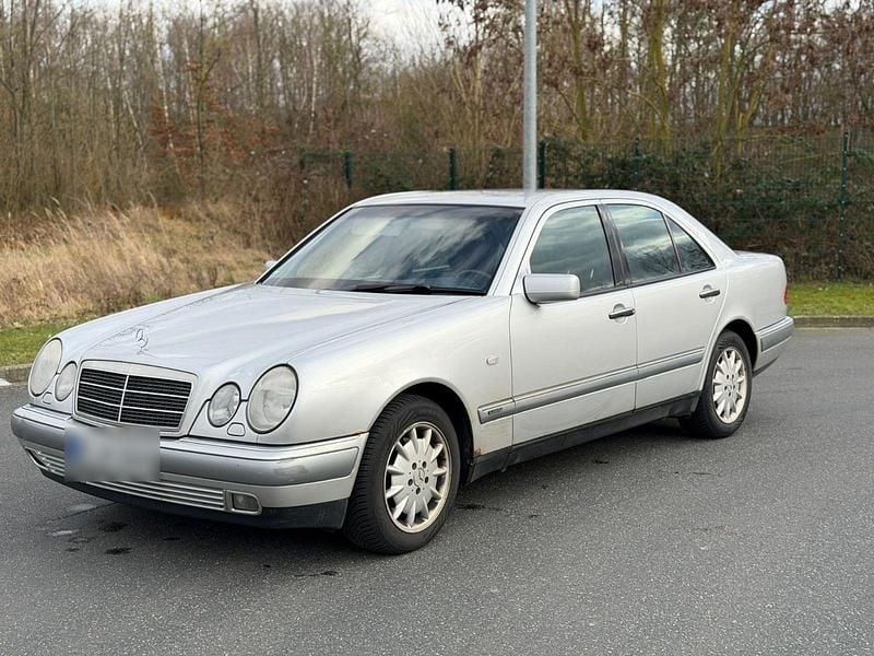 Gebraucht Mercedes E280 Elegance 204 PS (150 kW) 1998 Grau Limousine