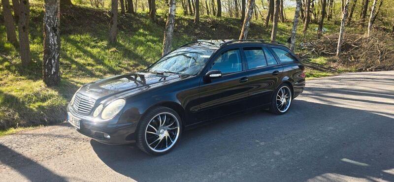 Schwarz Gebraucht 2005 Mercedes E200 Avantgarde Kombi | 3.000 € (Superpreis) - Bild 1/4